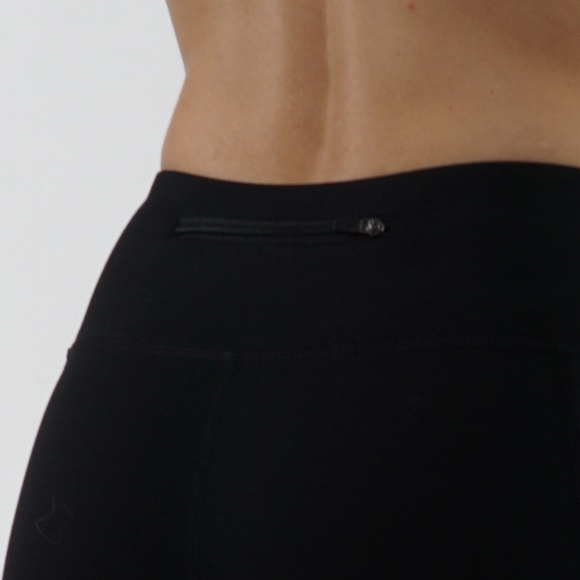 Black capri leggings with side cutouts - Picture 5 of 6